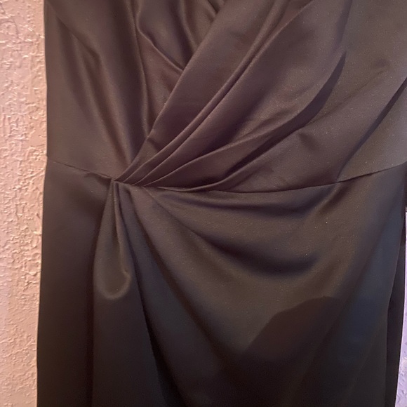 Black Dress - Picture 6 of 6